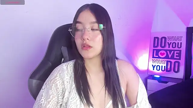 KimGarces online show from September 14, 2025, 4:29 pm