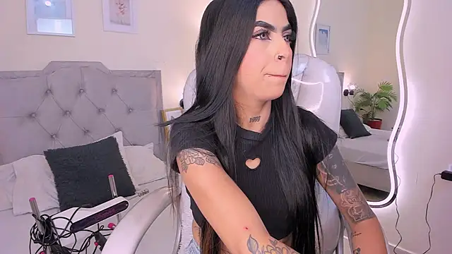 Snapshot of HannaColleman chatting on November 4, 2025, 8:01 pm HannaColleman online show from November 4, 2025, 8:01 pm