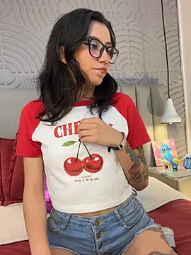 Snapshot of eviegothel_ chatting on October 16, 2025, 8:17 pm eviegothel online show from October 16, 2025, 8:17 pm