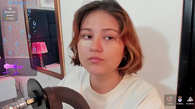 isa grey  online show from November 15, 2025, 10:58 pm