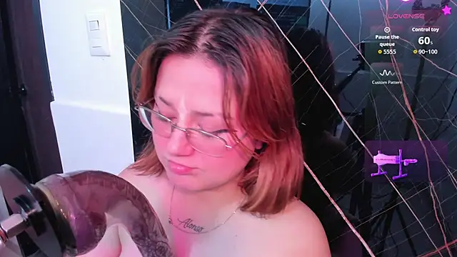 Snapshot of isa_grey_ chatting on September 27, 2025, 9:21 pm isa grey online show from September 27, 2025, 9:21 pm