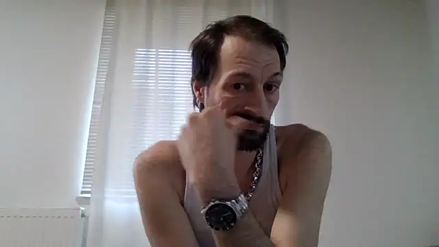 XLBarehengst online show from October 4, 2025, 7:32 am