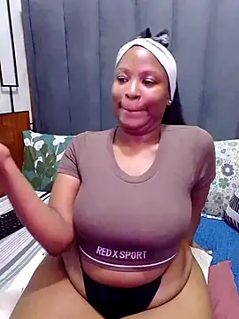 Snapshot of MrsMxx25 chatting on October 7, 2025, 8:26 am MrsMxx25 online show from October 7, 2025, 8:26 am