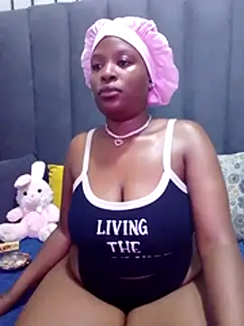 Snapshot of MrsMxx25 chatting on October 18, 2025, 9:22 am MrsMxx25 online show from October 18, 2025, 9:22 am