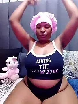 Snapshot of MrsMxx25 chatting on October 19, 2025, 8:22 pm MrsMxx25 online show from October 19, 2025, 8:22 pm