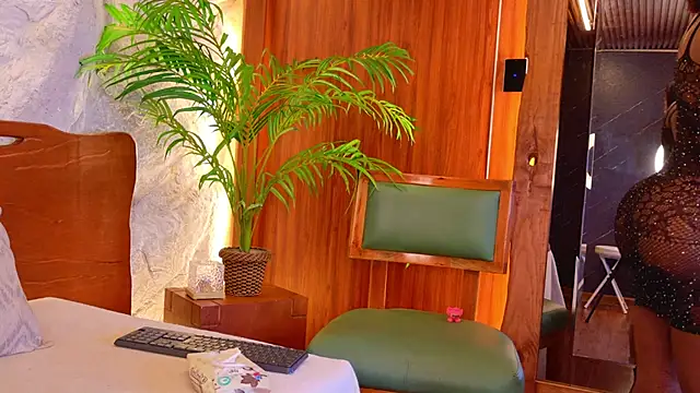 kaylie mitchel online show from April 17, 2026, 10:56 pm