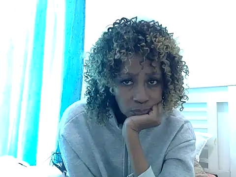 Snapshot of Teperalha chatting on November 3, 2025, 11:58 am Teperalha online show from November 3, 2025, 11:58 am