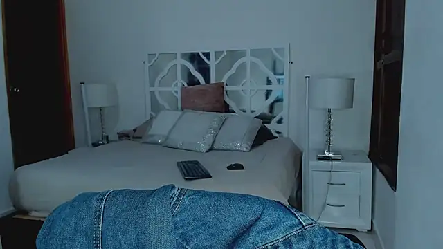 Snapshot of MikaelaStone chatting on January 31, 2026, 7:12 pm MikaelaStone online show from January 31, 2026, 7:12 pm