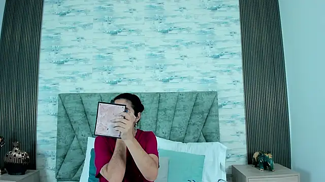 ShanelEvans online show from October 8, 2025, 7:03 pm