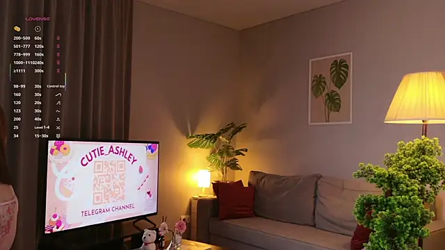 Luna Foxy online show from October 8, 2025, 2:18 pm