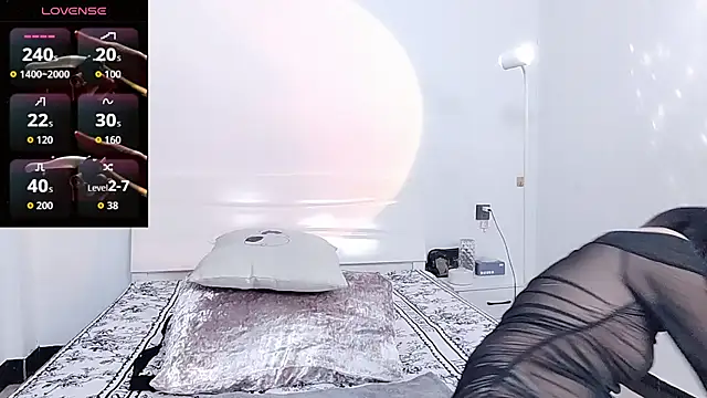 YIWA-2000 online show from November 14, 2025, 6:28 am