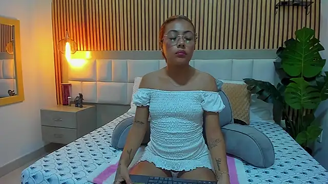 Snapshot of KattyBonnie chatting on October 21, 2025, 8:41 pm KattyBonnie online show from October 21, 2025, 8:41 pm