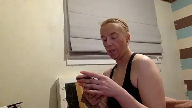 Bellababexox online show from April 3, 2026, 6:20 am