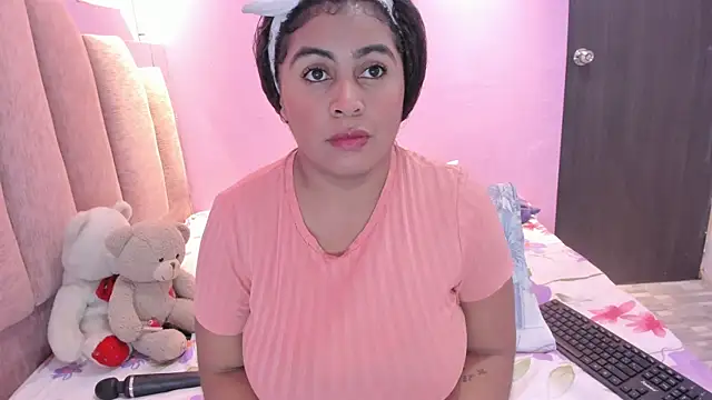 Snapshot of AndreaSweet2 chatting on October 3, 2025, 7:48 pm AndreaSweet2 online show from October 3, 2025, 7:48 pm