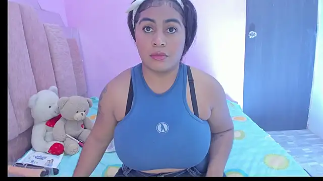 Snapshot of AndreaSweet2 chatting on September 24, 2025, 7:31 pm AndreaSweet2 online show from September 24, 2025, 7:31 pm