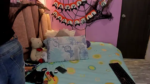 Snapshot of AndreaSweet2 chatting on October 20, 2025, 7:36 pm AndreaSweet2 online show from October 20, 2025, 7:36 pm