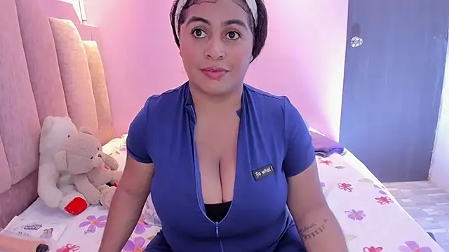 Snapshot of AndreaSweet2 chatting on September 30, 2025, 9:32 pm AndreaSweet2 online show from September 30, 2025, 9:32 pm