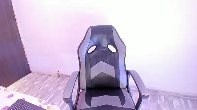 AndreaSweet2 online show from January 7, 2026, 8:03 pm