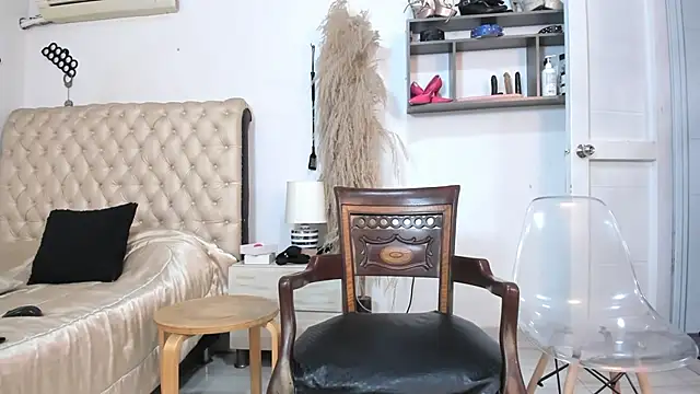 Snapshot of BelindaHedone chatting on November 26, 2025, 4:18 pm BelindaHedone online show from November 26, 2025, 4:18 pm