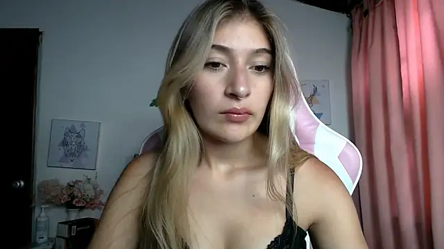 Snapshot of SophiaaLee chatting on May 8, 2026, 8:34 pm SophiaaLee online show from May 8, 2026, 8:34 pm