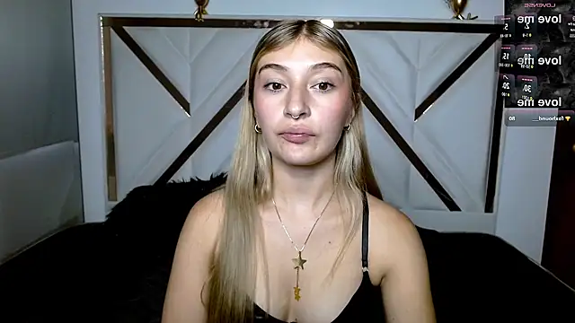 SophiaaLee online show from February 13, 2026, 10:43 pm