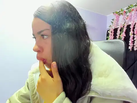 Nanis James online show from February 18, 2026, 2:31 am