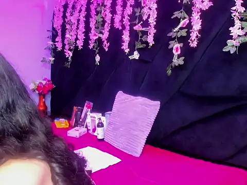 Nanis James online show from February 24, 2026, 3:07 am