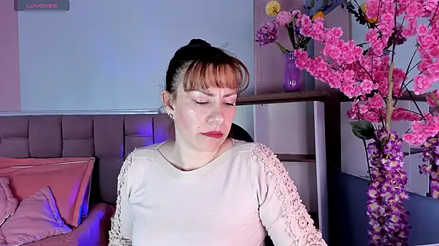 Snapshot of AmaraMoon_ chatting on September 17, 2025, 8:44 pm AmaraMoon  online show from September 17, 2025, 8:44 pm