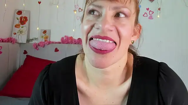 Snapshot of AmaraMoon_ chatting on October 3, 2025, 7:59 pm AmaraMoon  online show from October 3, 2025, 7:59 pm