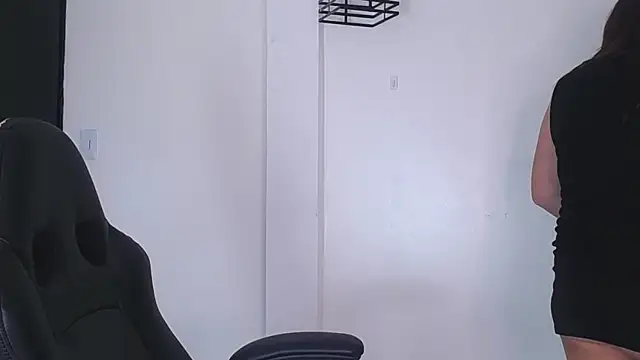 Snapshot of AmaraMoon_ chatting on October 15, 2025, 6:49 pm AmaraMoon  online show from October 15, 2025, 6:49 pm