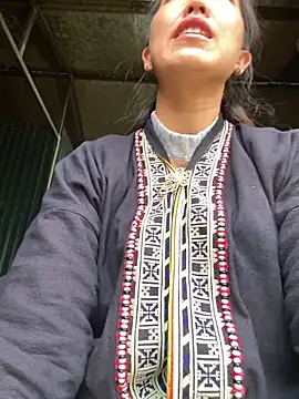 Snapshot of Huong-Ly chatting on November 16, 2025, 8:19 am Huong-Ly online show from November 16, 2025, 8:19 am