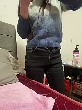 crhong666 online show from February 4, 2026, 12:38 am