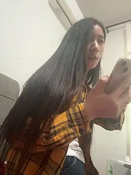 crhong666 online show from April 13, 2026, 12:58 am