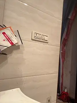 crhong666 online show from April 3, 2026, 1:01 am