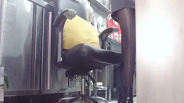 Snapshot of Eileen-L chatting on October 20, 2025, 2:35 am Eileen-L online show from October 20, 2025, 2:35 am