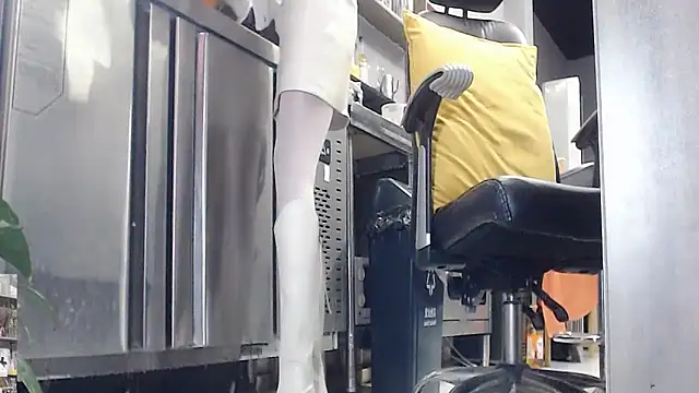 Snapshot of Eileen-L chatting on September 30, 2025, 1:00 am Eileen-L online show from September 30, 2025, 1:00 am