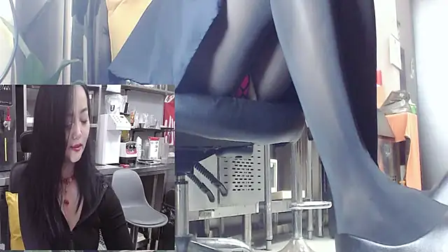 Snapshot of Eileen-L chatting on October 27, 2025, 2:34 am Eileen-L online show from October 27, 2025, 2:34 am