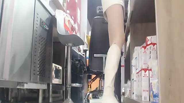 Snapshot of Eileen-L chatting on September 22, 2025, 1:44 am Eileen-L online show from September 22, 2025, 1:44 am