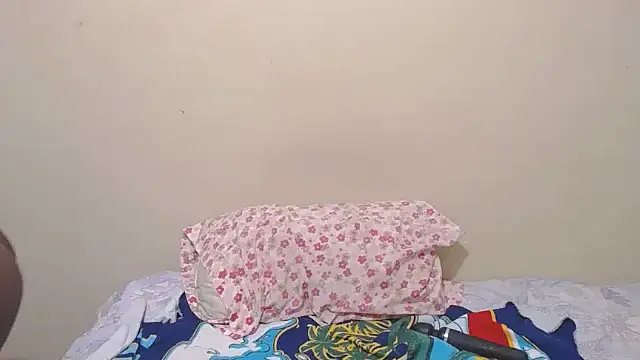 Blackberry96  online show from October 8, 2025, 10:21 pm