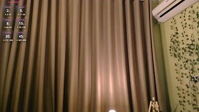 HoneyBroownie online show from October 15, 2025, 8:39 pm