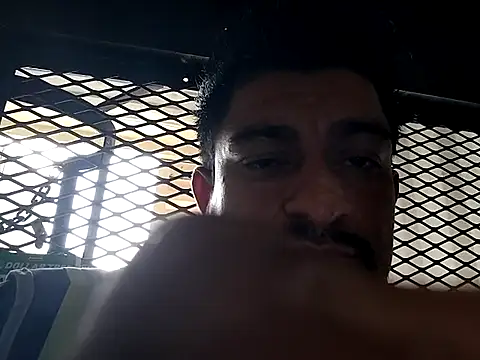 Snapshot of titolovemilfs chatting on December 17, 2025, 8:03 pm titolovemilfs online show from December 17, 2025, 8:03 pm