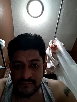 Snapshot of titolovemilfs chatting on December 17, 2025, 7:57 am titolovemilfs online show from December 17, 2025, 7:57 am