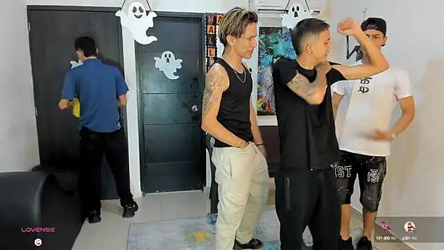 Snapshot of Playhardsex_ chatting on October 15, 2025, 11:02 pm Playhardsex online show from October 15, 2025, 11:02 pm