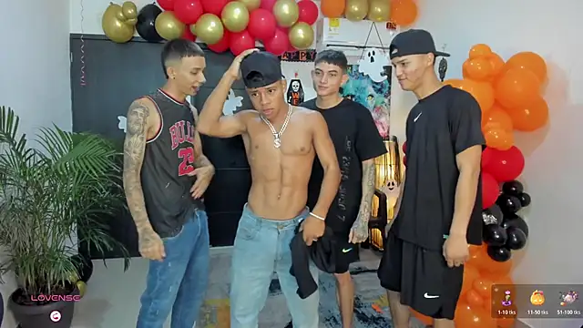 Snapshot of Playhardsex_ chatting on October 21, 2025, 11:15 pm Playhardsex online show from October 21, 2025, 11:15 pm