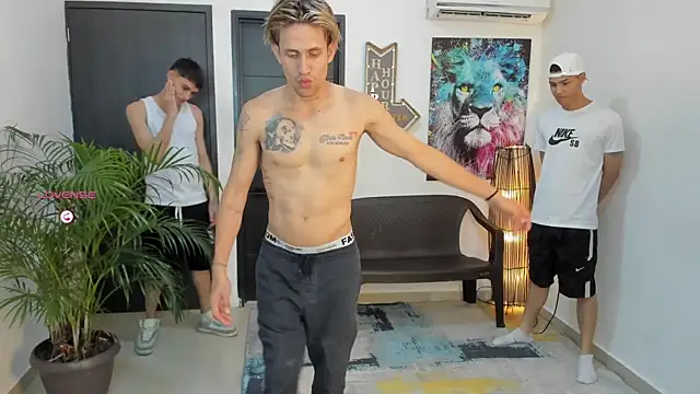 Snapshot of Playhardsex_ chatting on September 23, 2025, 11:01 pm Playhardsex online show from September 23, 2025, 11:01 pm