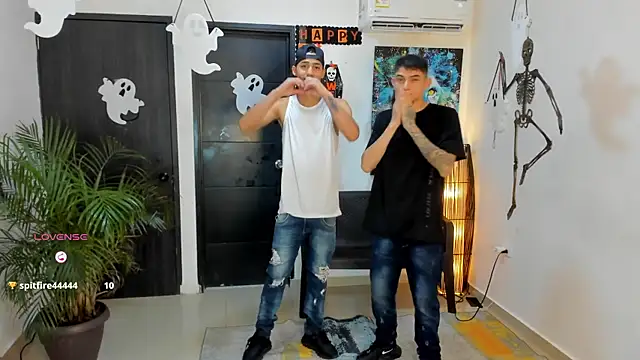 Snapshot of Playhardsex_ chatting on October 7, 2025, 11:06 pm Playhardsex online show from October 7, 2025, 11:06 pm