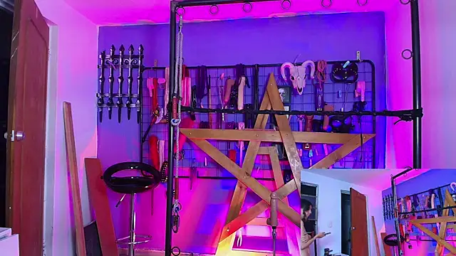 Snapshot of Misstresss_aurora_bdsm chatting on October 7, 2025, 3:13 pm Misstresss aurora bdsm online show from October 7, 2025, 3:13 pm