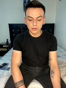 anthonygray  online show from September 17, 2025, 8:33 pm