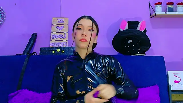 Snapshot of CristalRose chatting on March 3, 2026, 8:49 pm CristalRose online show from March 3, 2026, 8:49 pm