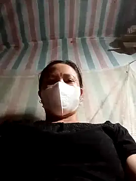 Love-Mama33 online show from October 3, 2025, 10:55 pm